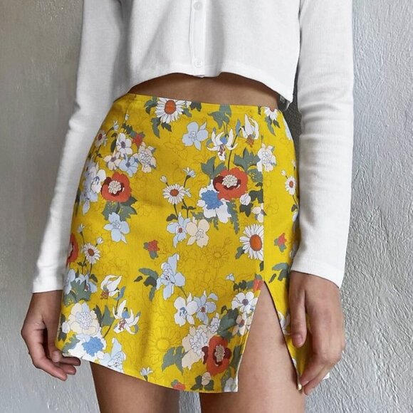 Aritzia Dresses & Skirts - Aritzia Sunday Best Tatiana Skirt Yellow Floral Size 8
